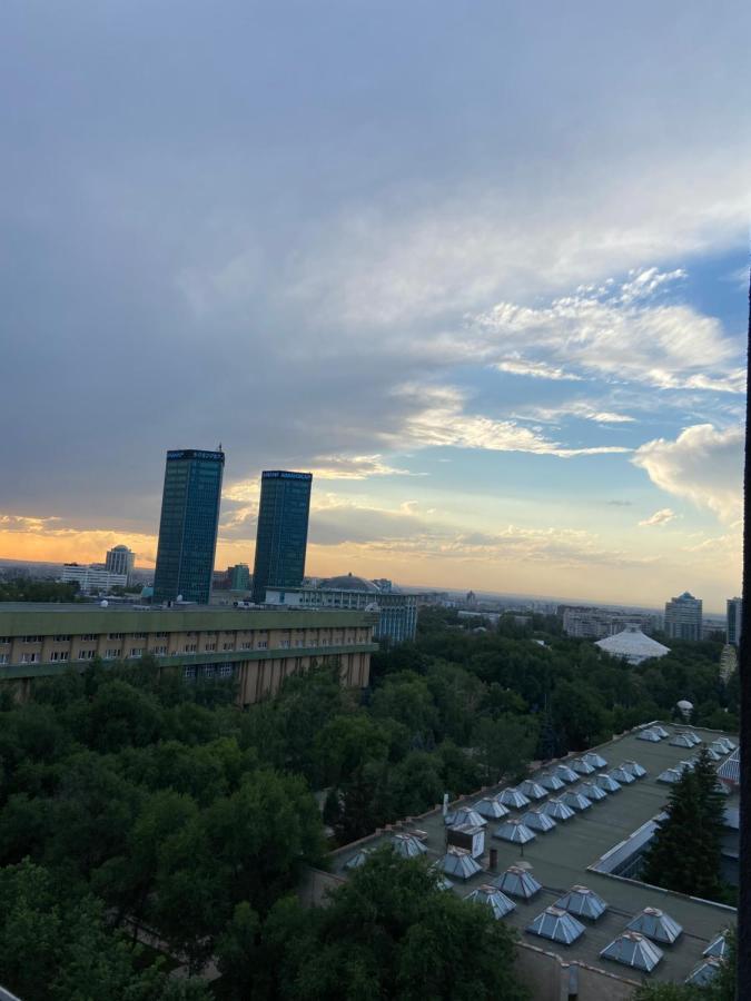 Квартира В Центре Алматы Buitenkant foto