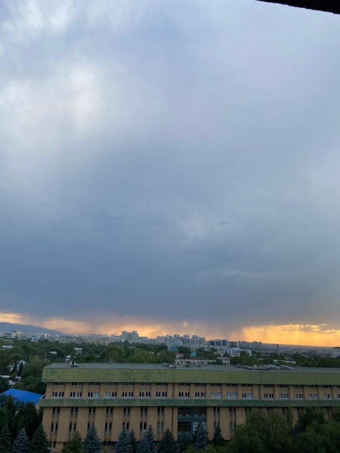 Квартира В Центре Алматы Buitenkant foto