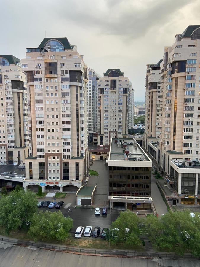 Квартира В Центре Алматы Buitenkant foto