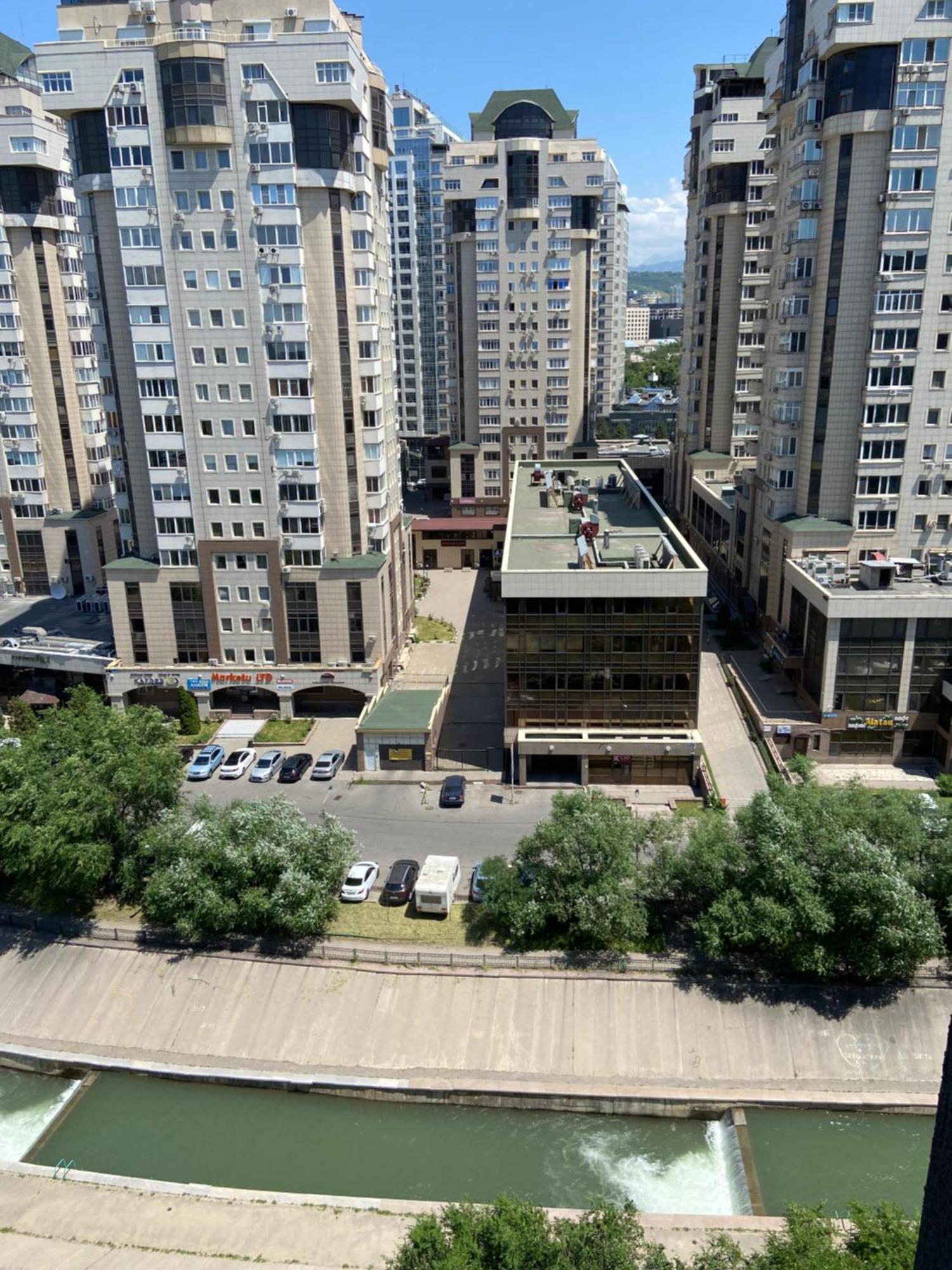 Квартира В Центре Алматы Buitenkant foto
